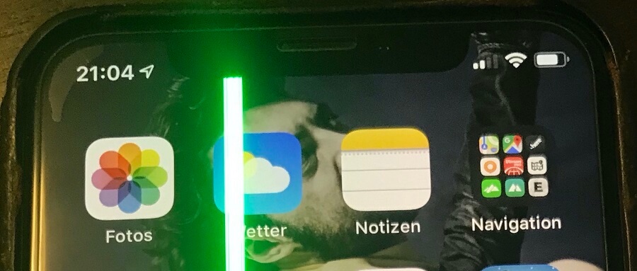 علت افتادن خط سبز روی صفحه گوشی