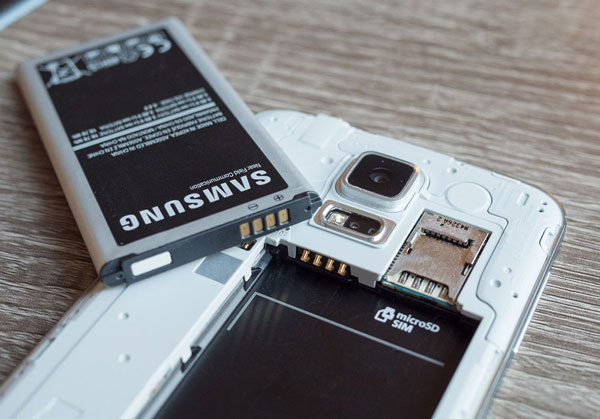 5 روش تشخیص باتری اصلی موبایل از تقلبی